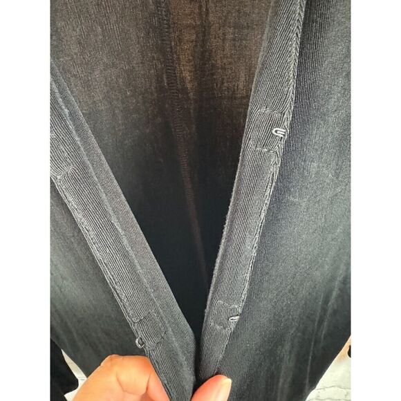 CHICO'S TRAVELERS black knit hook and loop front cardigan sweater 1 M - Picture 4 of 6